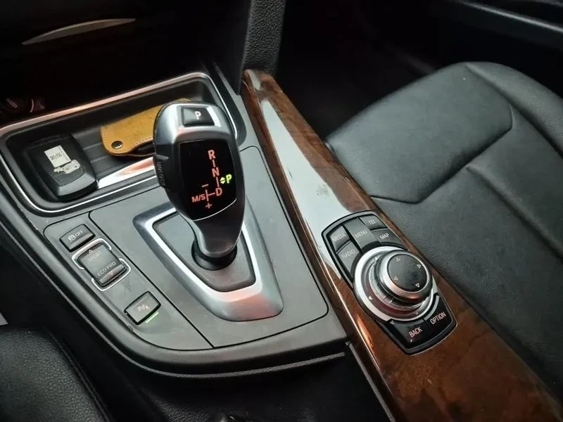 BMW 320, снимка 12 - Автомобили и джипове - 52474621