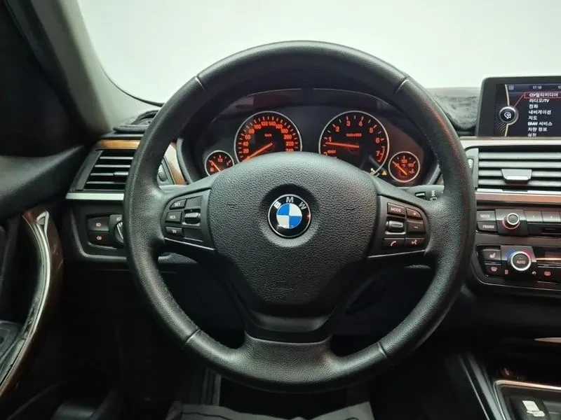 BMW 320, снимка 6 - Автомобили и джипове - 52474621