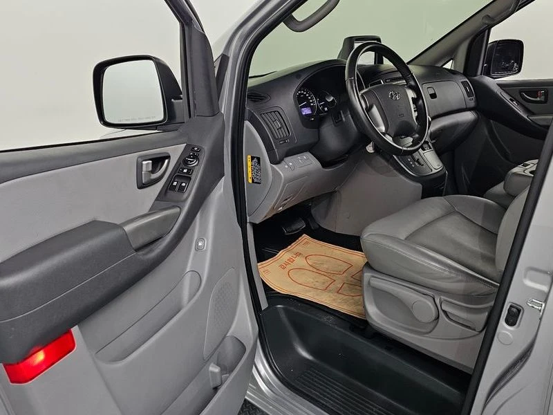 Hyundai Starex 2.5 Automatic, снимка 10 - Автомобили и джипове - 55948129