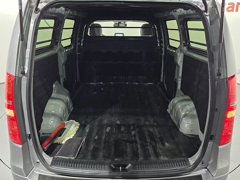 Hyundai Starex 2.5 Automatic, снимка 15 - Автомобили и джипове - 55948129