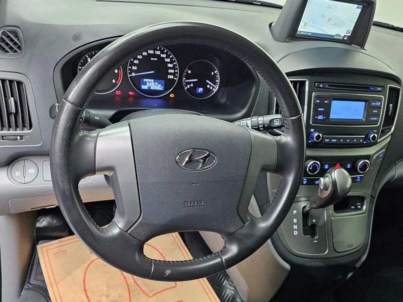 Hyundai Starex 2.5 Automatic, снимка 13 - Автомобили и джипове - 55948129