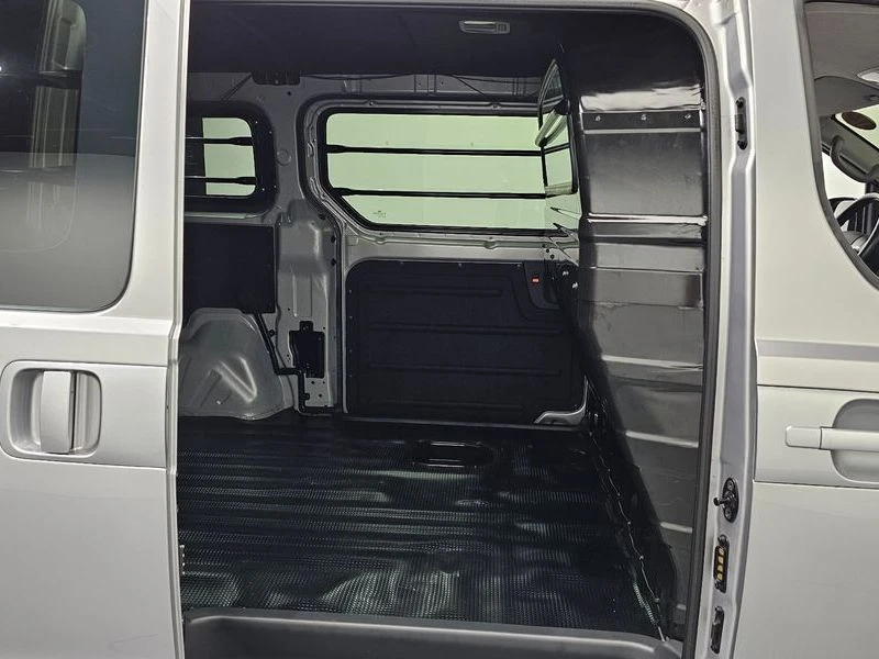 Hyundai Starex 2.5 Automatic, снимка 17 - Автомобили и джипове - 55948129