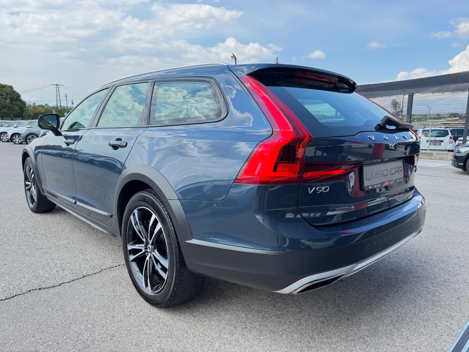 Volvo V90 Cross Country 2.0D-D5-235к.с.-AWD-ПАНОРАМА-ОБДУХВАНЕ-FULL FULL - изображение 4