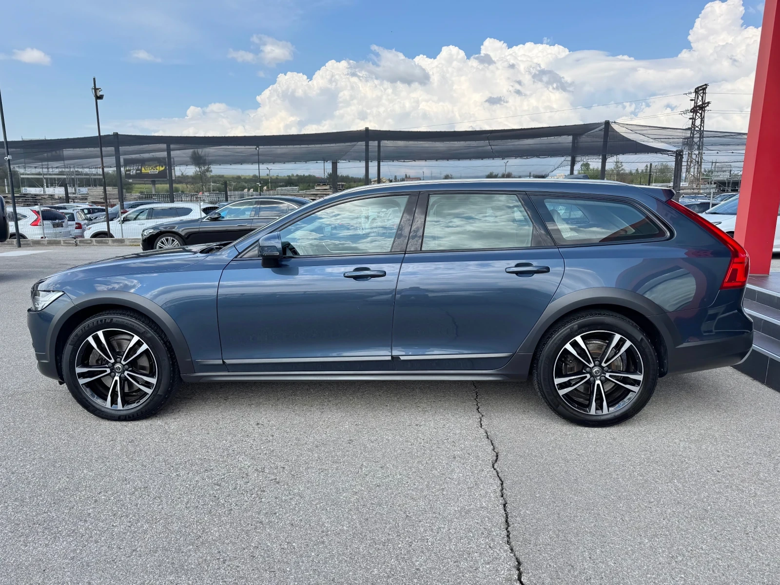 Volvo V90 Cross Country 2.0D-D5-235к.с.-AWD-ПАНОРАМА-ОБДУХВАНЕ-FULL FULL - изображение 3