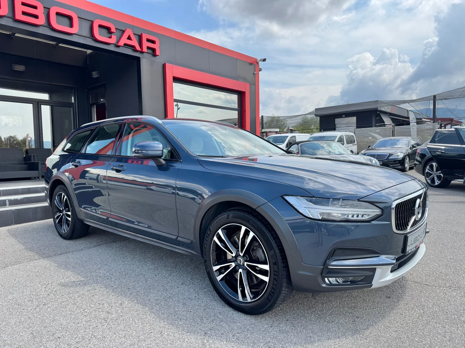Volvo V90 Cross Country 2.0D-D5-235к.с.-AWD-ПАНОРАМА-ОБДУХВАНЕ-FULL FULL - изображение 7