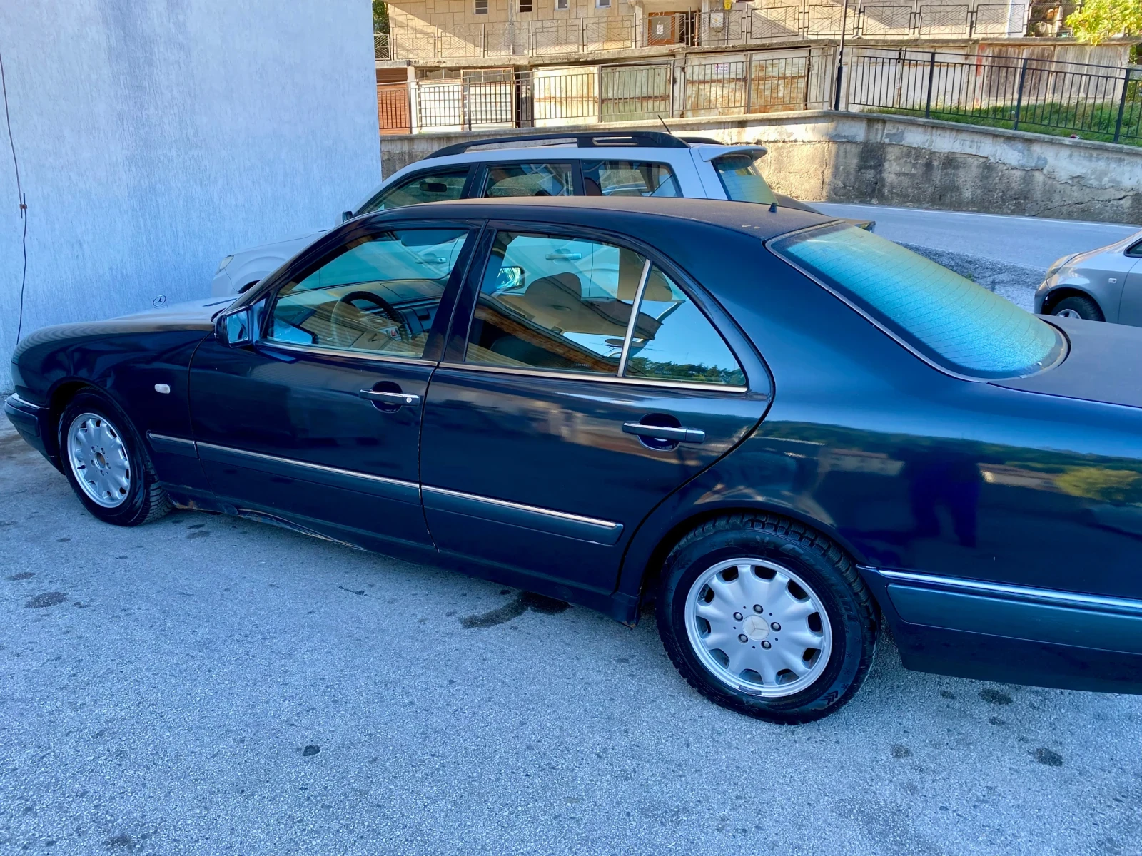 Mercedes-Benz E 220  - изображение 7