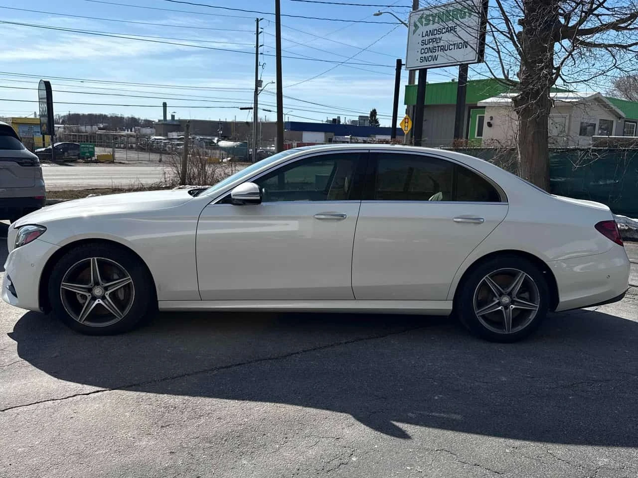 Mercedes-Benz E 400 CARFAX, снимка 2 - Автомобили и джипове - 53829783