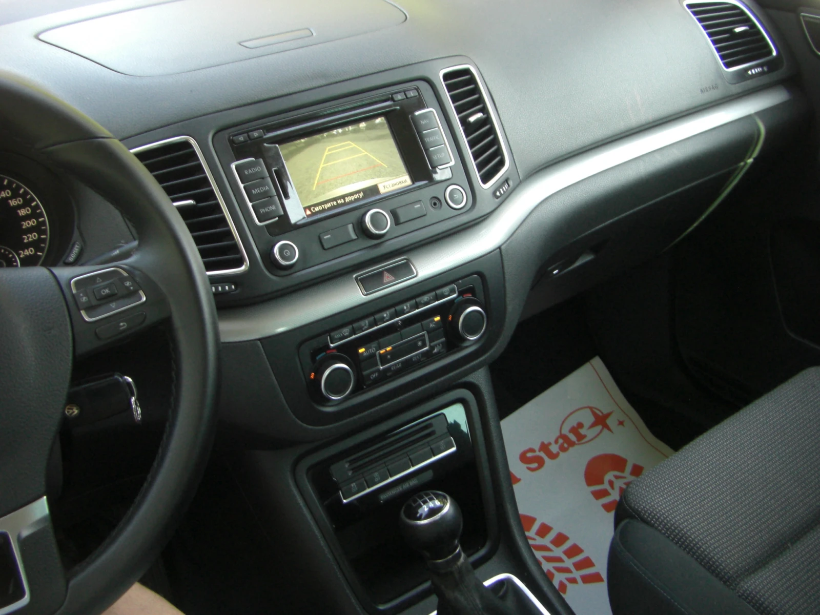 VW Sharan 2.0TDI NAVI KAMERA 7MECTA, снимка 12 - Автомобили и джипове - 54854802