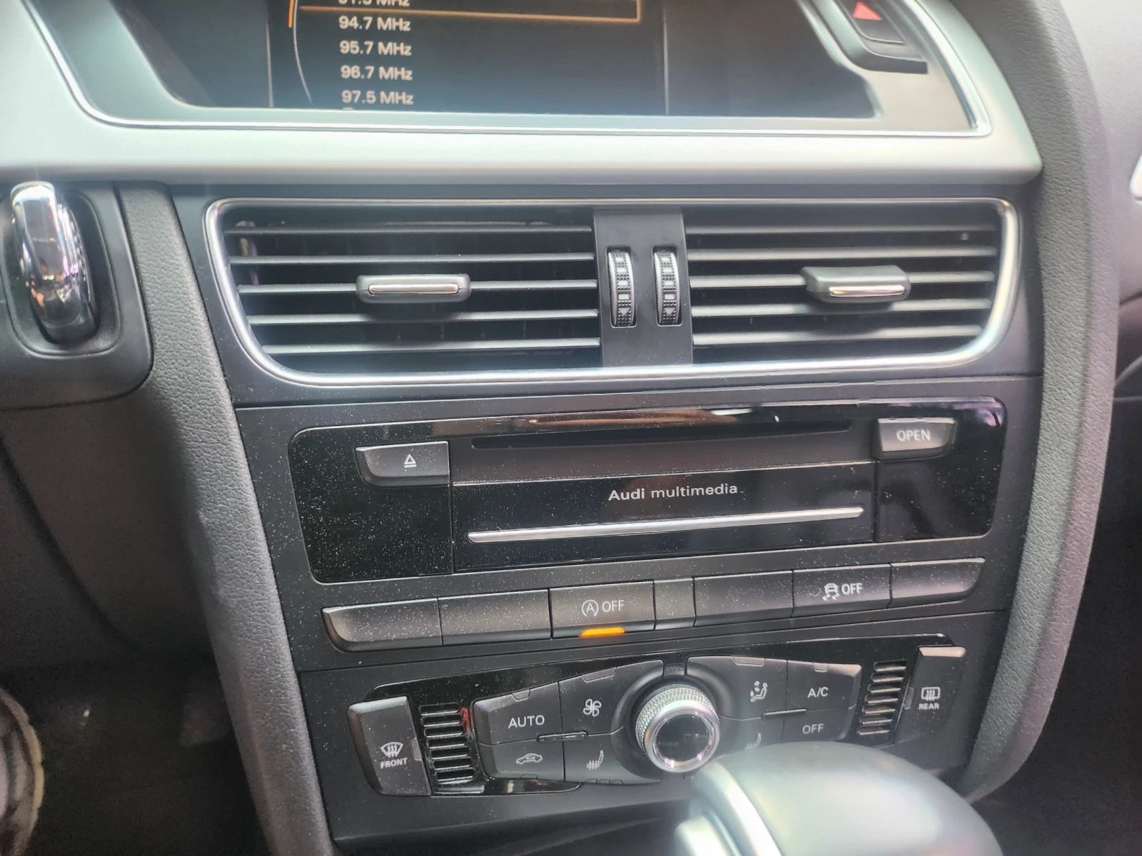Audi A4 30 TDI* ПОДГРЕВ, снимка 14 - Автомобили и джипове - 54875317