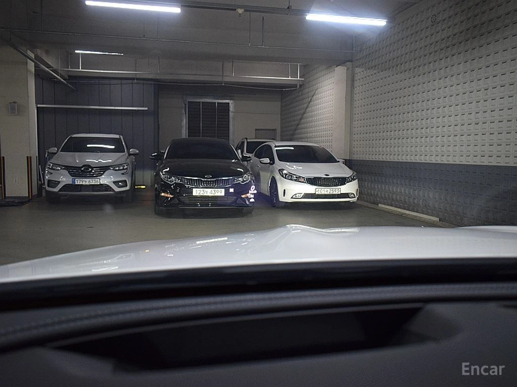 Mercedes-Benz E 350 AMG* LINE* 4MATIC* BURMESTER* ДИСТРОНИК* ХЕДЪП* 36, снимка 9 - Автомобили и джипове - 55571150