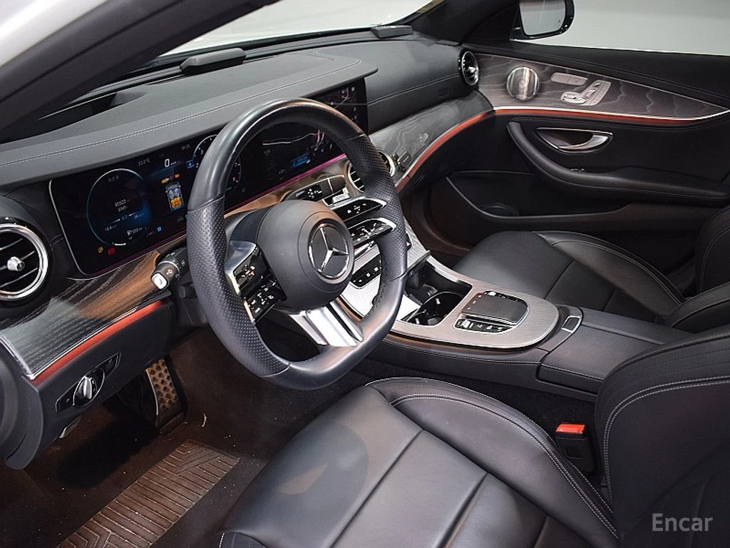 Mercedes-Benz E 350 AMG* LINE* 4MATIC* BURMESTER* ДИСТРОНИК* ХЕДЪП* 36, снимка 4 - Автомобили и джипове - 55571150