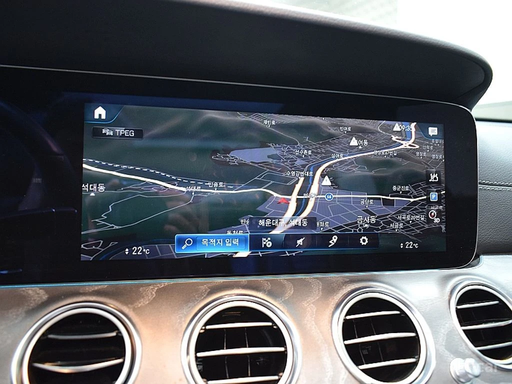 Mercedes-Benz E 350 AMG* LINE* 4MATIC* BURMESTER* ДИСТРОНИК* ХЕДЪП* 36, снимка 7 - Автомобили и джипове - 55571150