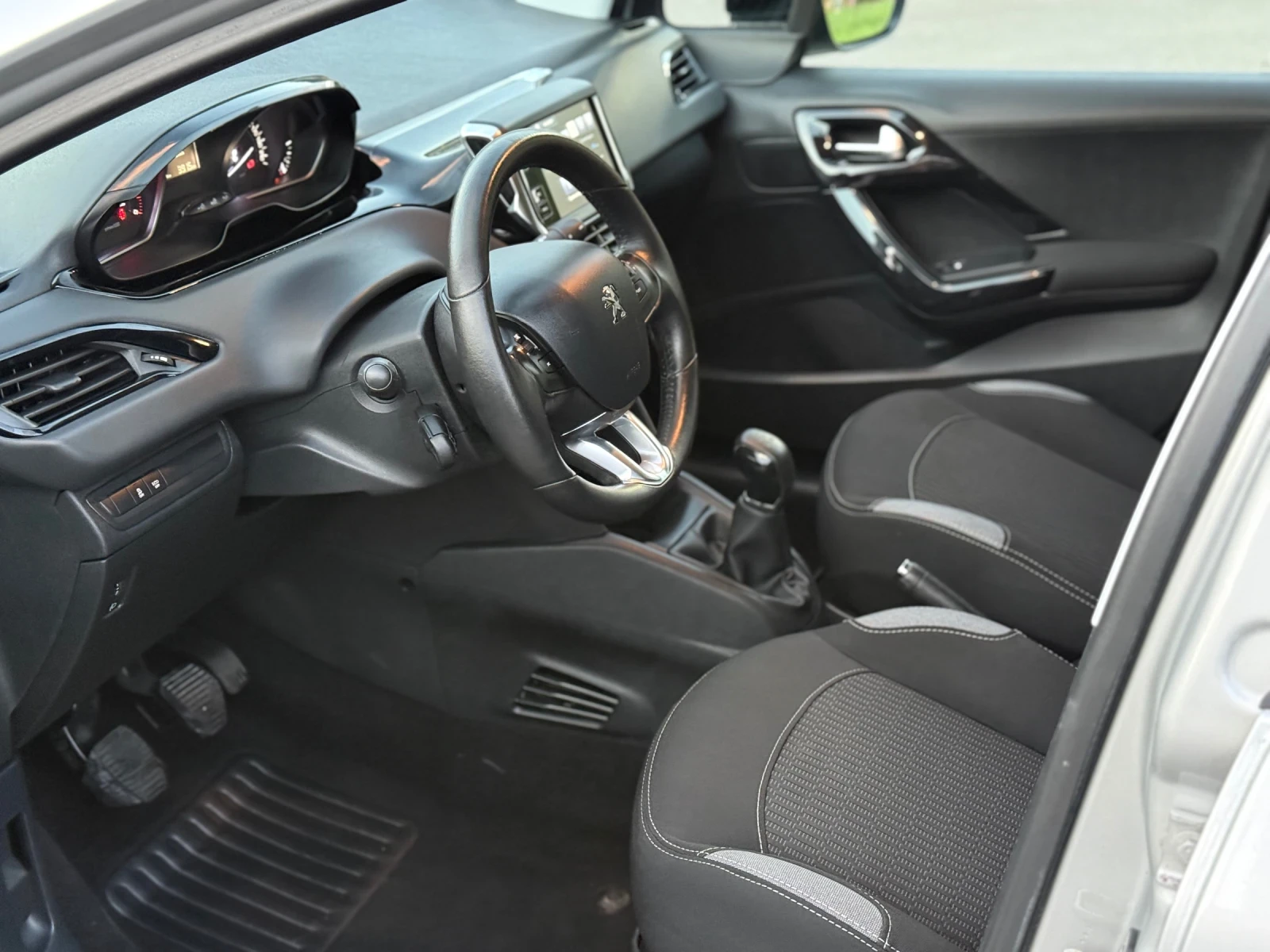 Peugeot 208 1.6HDI GT/Нави/Лед/Климатроник, снимка 10 - Автомобили и джипове - 55791373