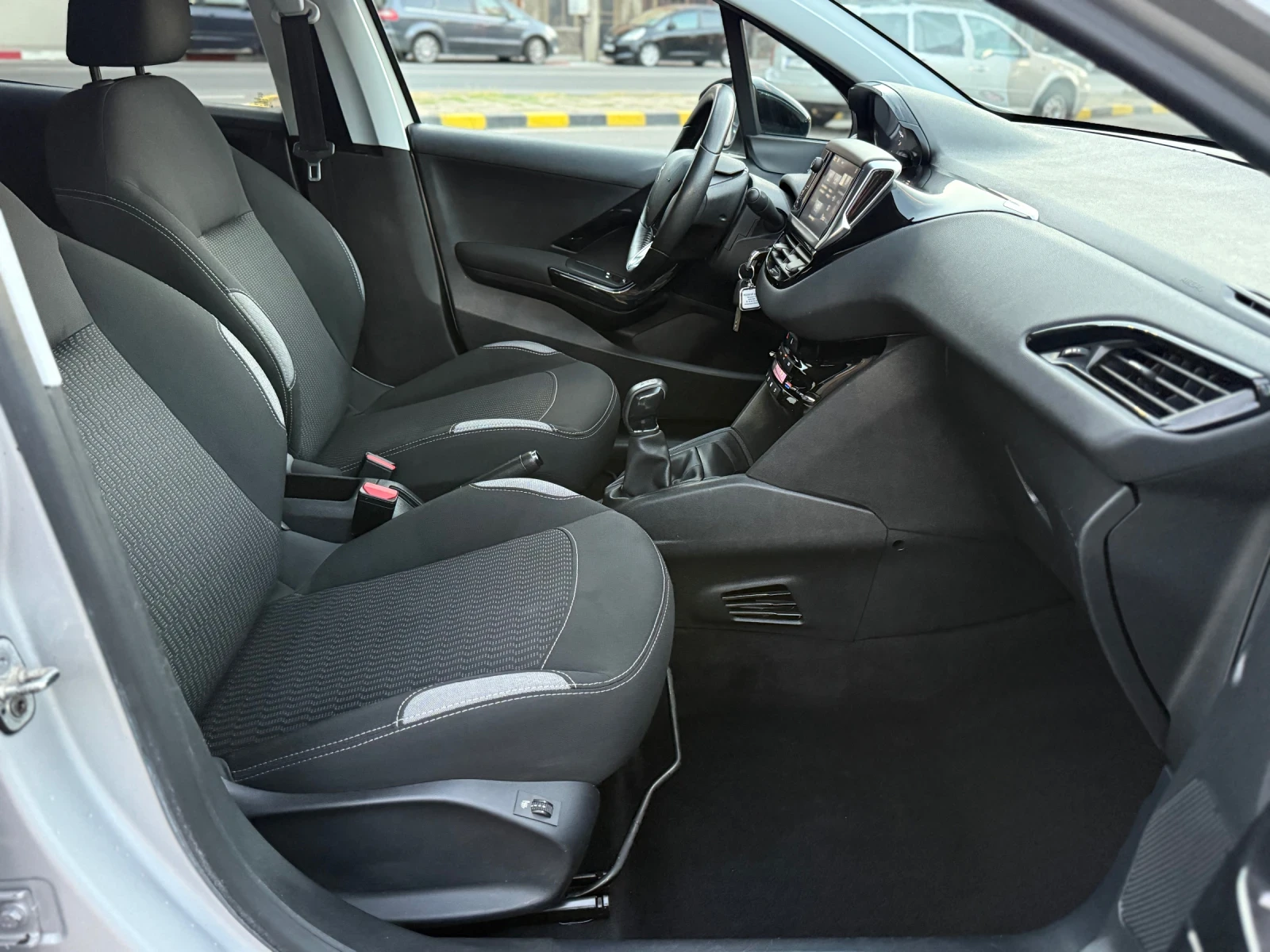 Peugeot 208 1.6HDI GT/Нави/Лед/Климатроник, снимка 14 - Автомобили и джипове - 55791373