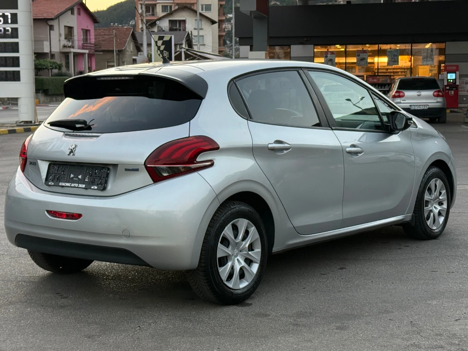 Peugeot 208 1.6HDI GT/Нави/Лед/Климатроник, снимка 7 - Автомобили и джипове - 55791373