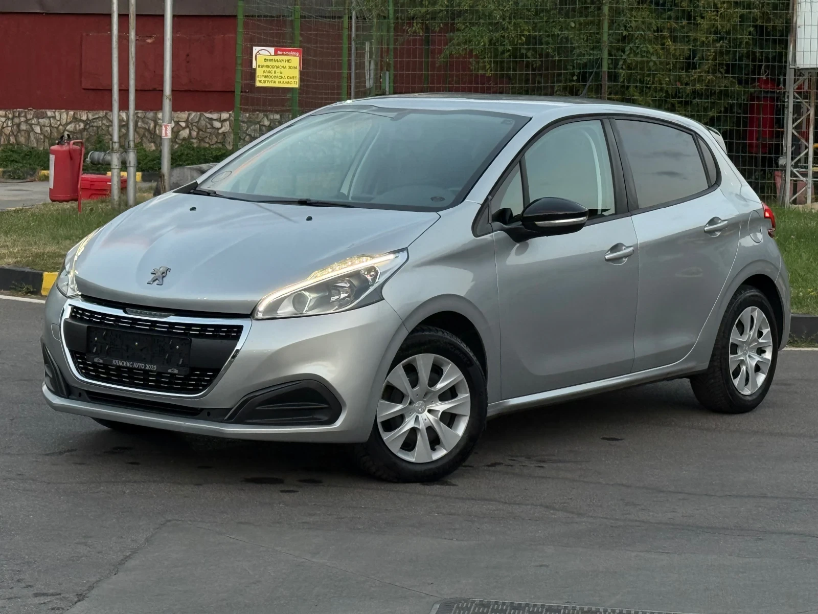 Peugeot 208 1.6HDI GT/Нави/Лед/Климатроник, снимка 3 - Автомобили и джипове - 55791373