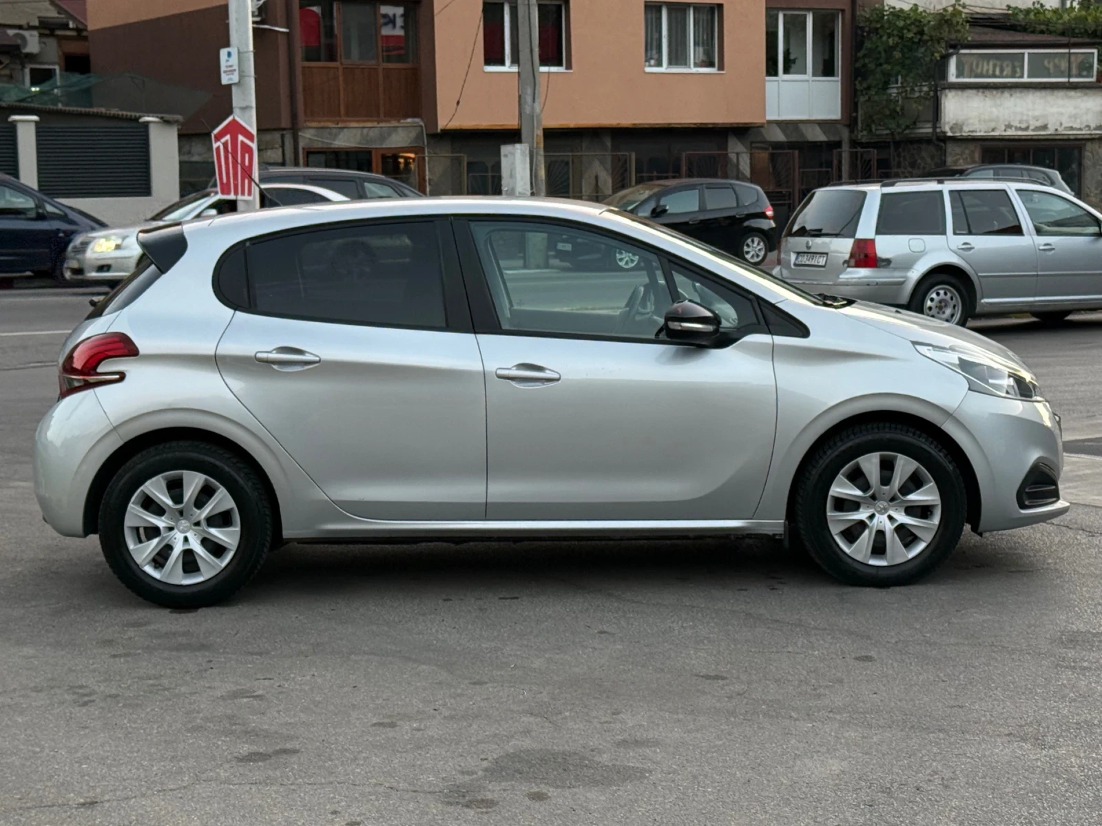 Peugeot 208 1.6HDI GT/Нави/Лед/Климатроник, снимка 6 - Автомобили и джипове - 55791373