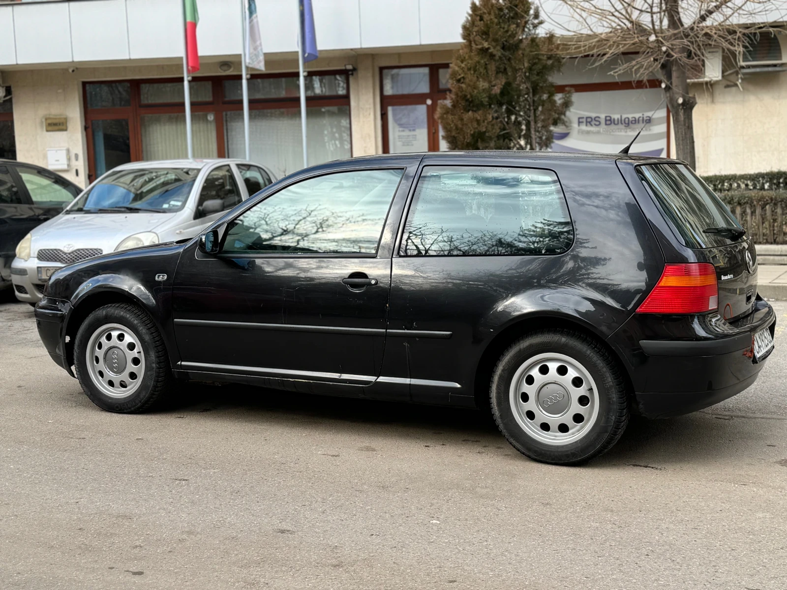 VW Golf 1.6, снимка 3 - Автомобили и джипове - 55847556