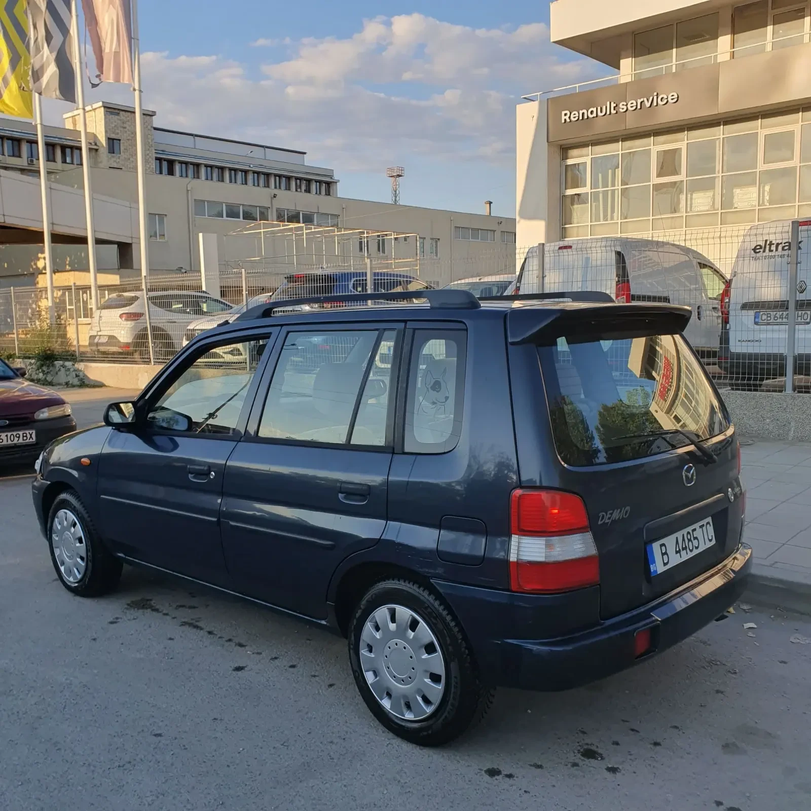 Mazda Demio 1.3i, снимка 3 - Автомобили и джипове - 56111833