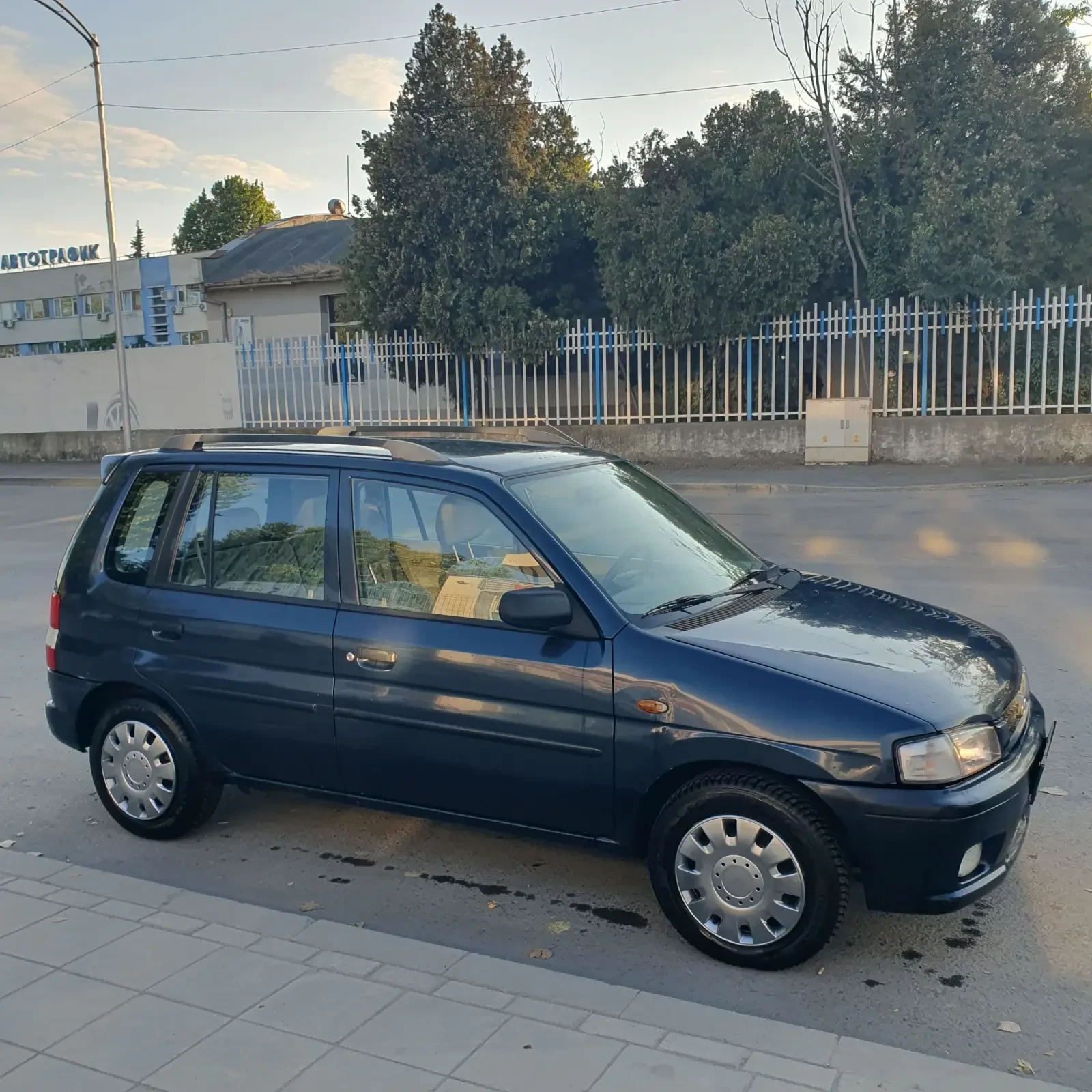 Mazda Demio 1.3i, снимка 6 - Автомобили и джипове - 56111833