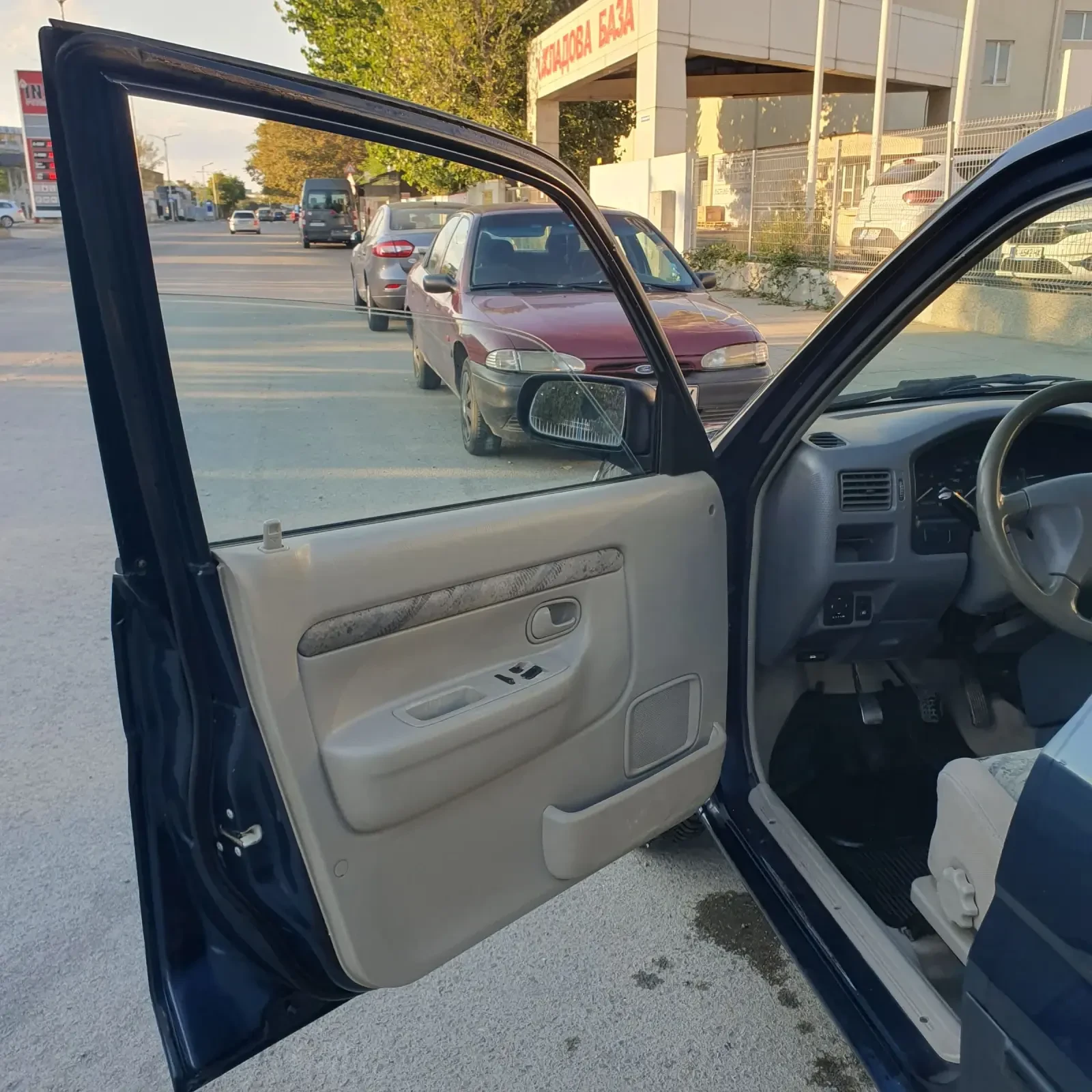 Mazda Demio 1.3i, снимка 9 - Автомобили и джипове - 56111833