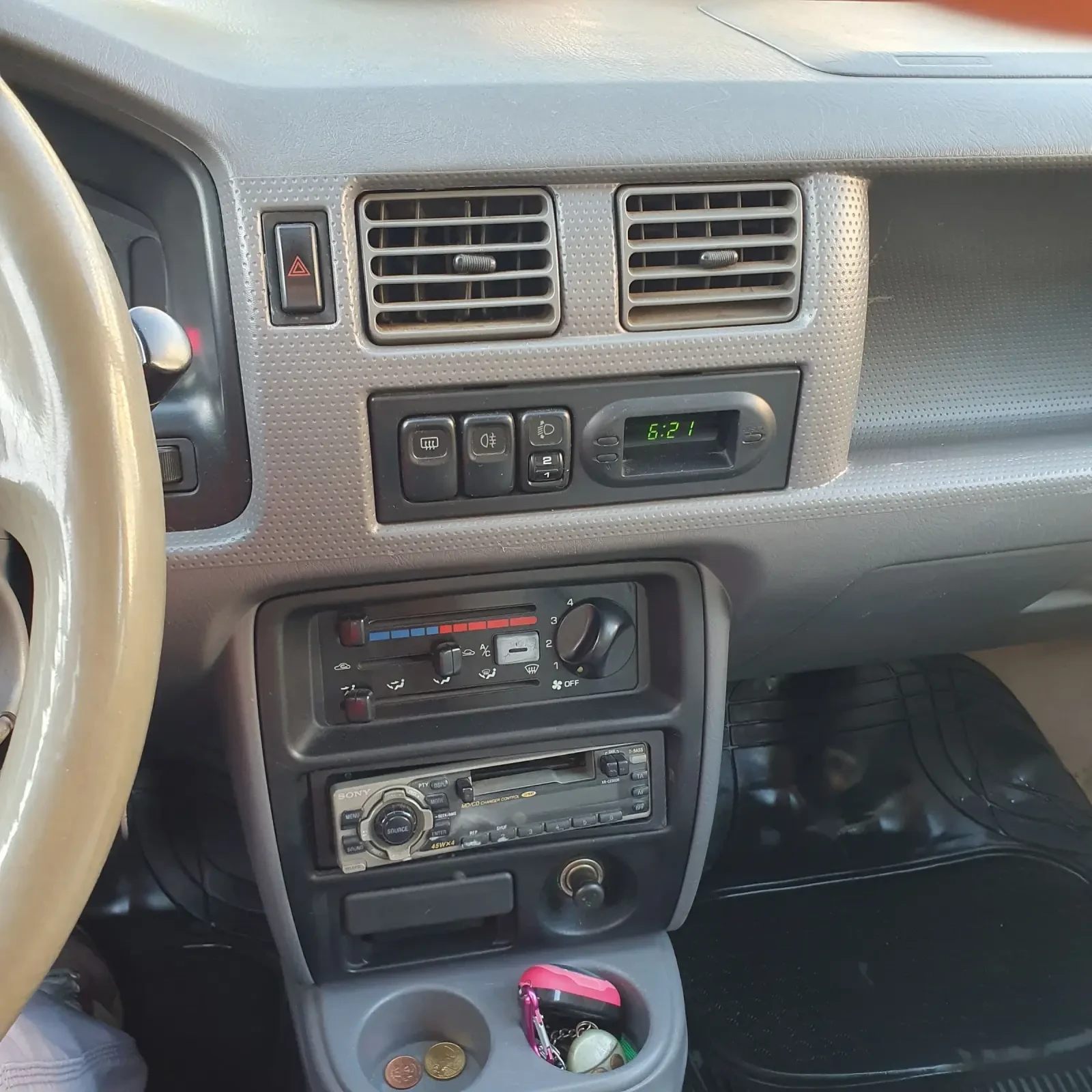 Mazda Demio 1.3i, снимка 13 - Автомобили и джипове - 56111833
