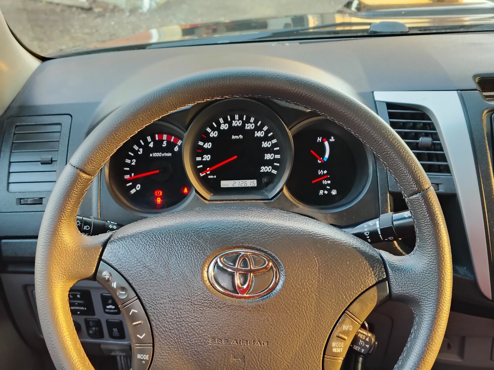 Toyota Hilux, снимка 10 - Автомобили и джипове - 53873823