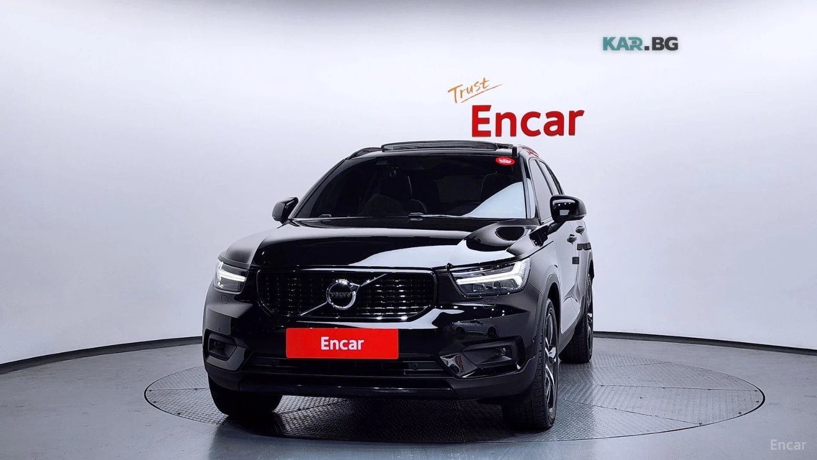 Volvo XC40 T4* R-Design* DISTRONIC* КАМЕРА* ПАНОРАМА* ПОДГРЕВ, снимка 2 - Автомобили и джипове - 54868287