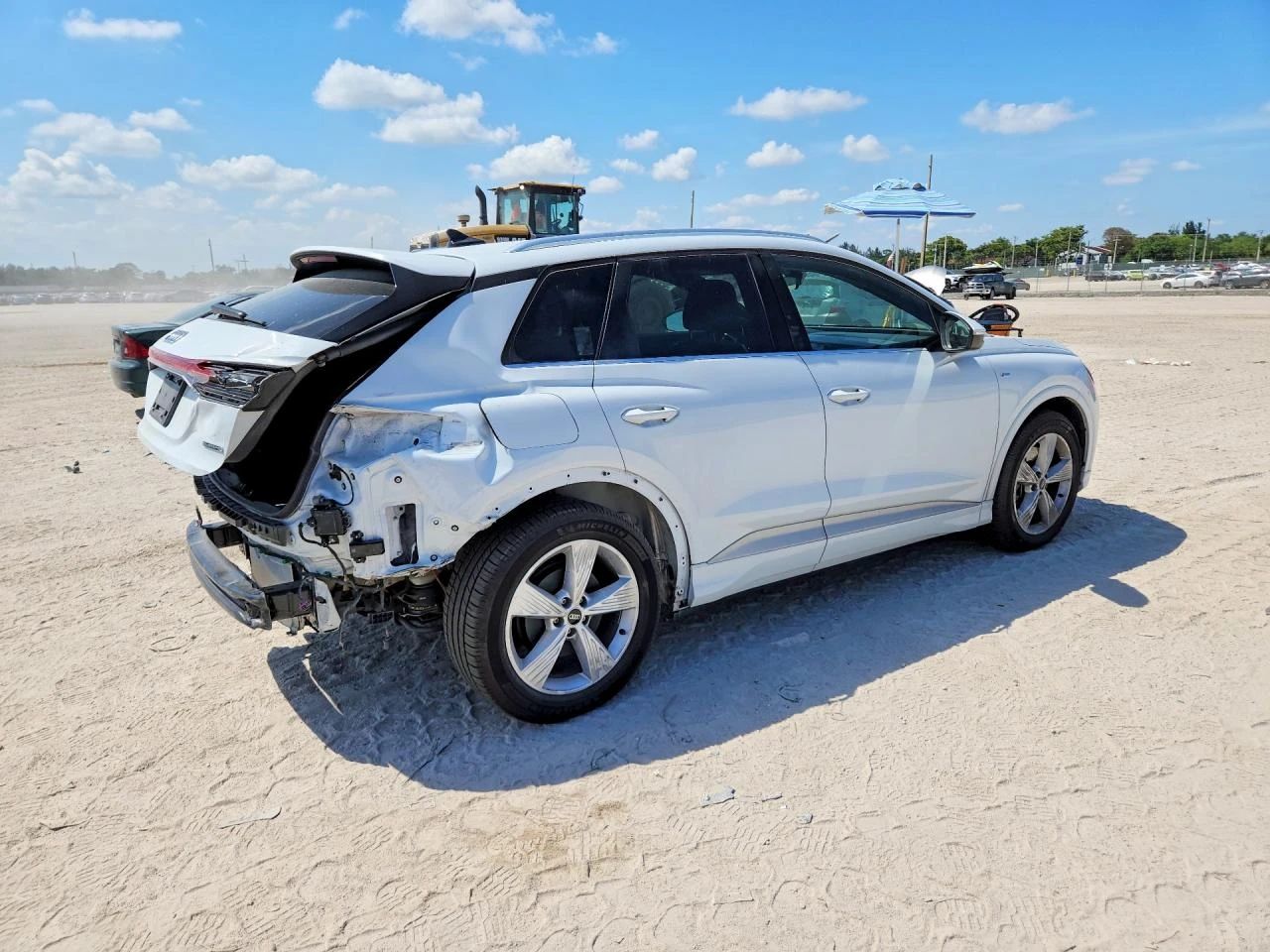 Audi Q4 E-TRON PRESTIGE/FULL/360CAM, снимка 6 - Автомобили и джипове - 55252506