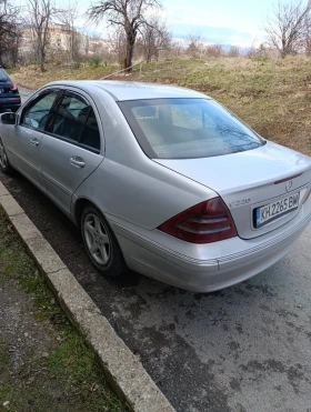 Mercedes-Benz 220 Седан, снимка 1