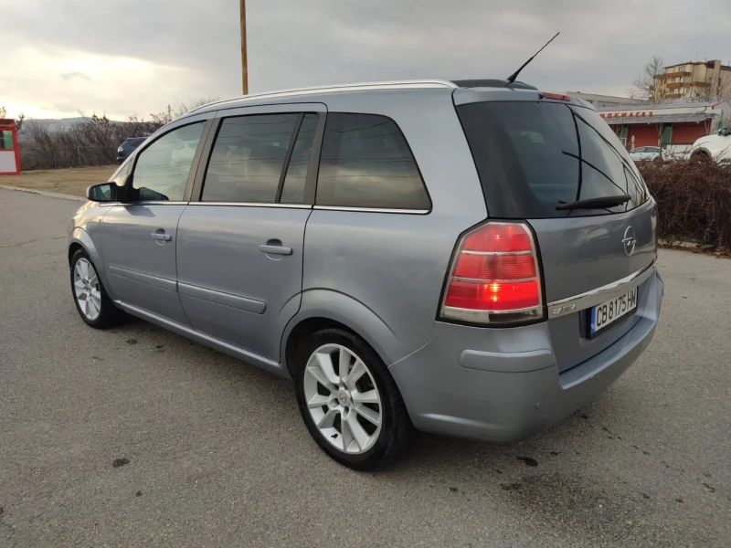 Opel Zafira 1.9 * Панорама* , 7 места, снимка 7 - Автомобили и джипове - 48965813