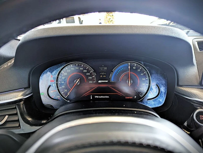 BMW 530E * M-Package* * HeadUp* AвтоКредит* (ЦЕНА ДО БГ), снимка 13 - Автомобили и джипове - 53190030