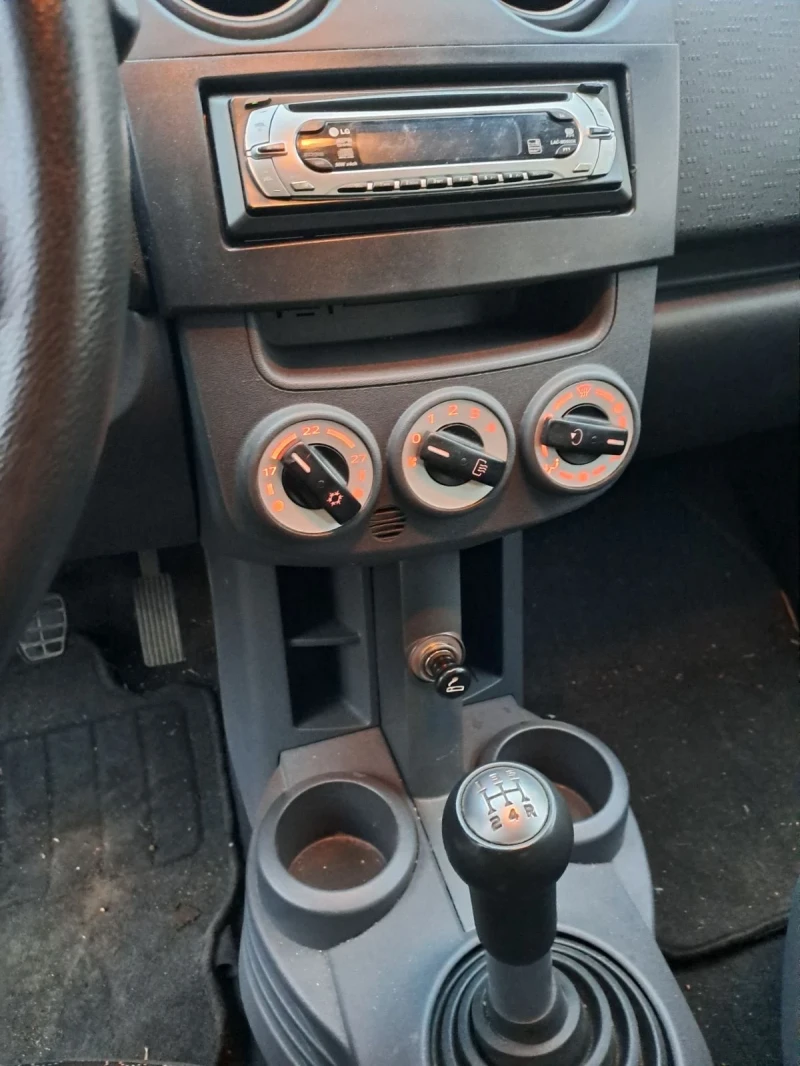 Mitsubishi Colt 1.1, снимка 6 - Автомобили и джипове - 53298578