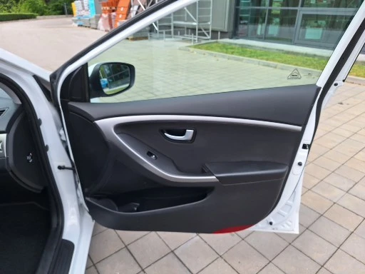 Hyundai I30 1.4GRDI Comfort Line!, снимка 11 - Автомобили и джипове - 54566363
