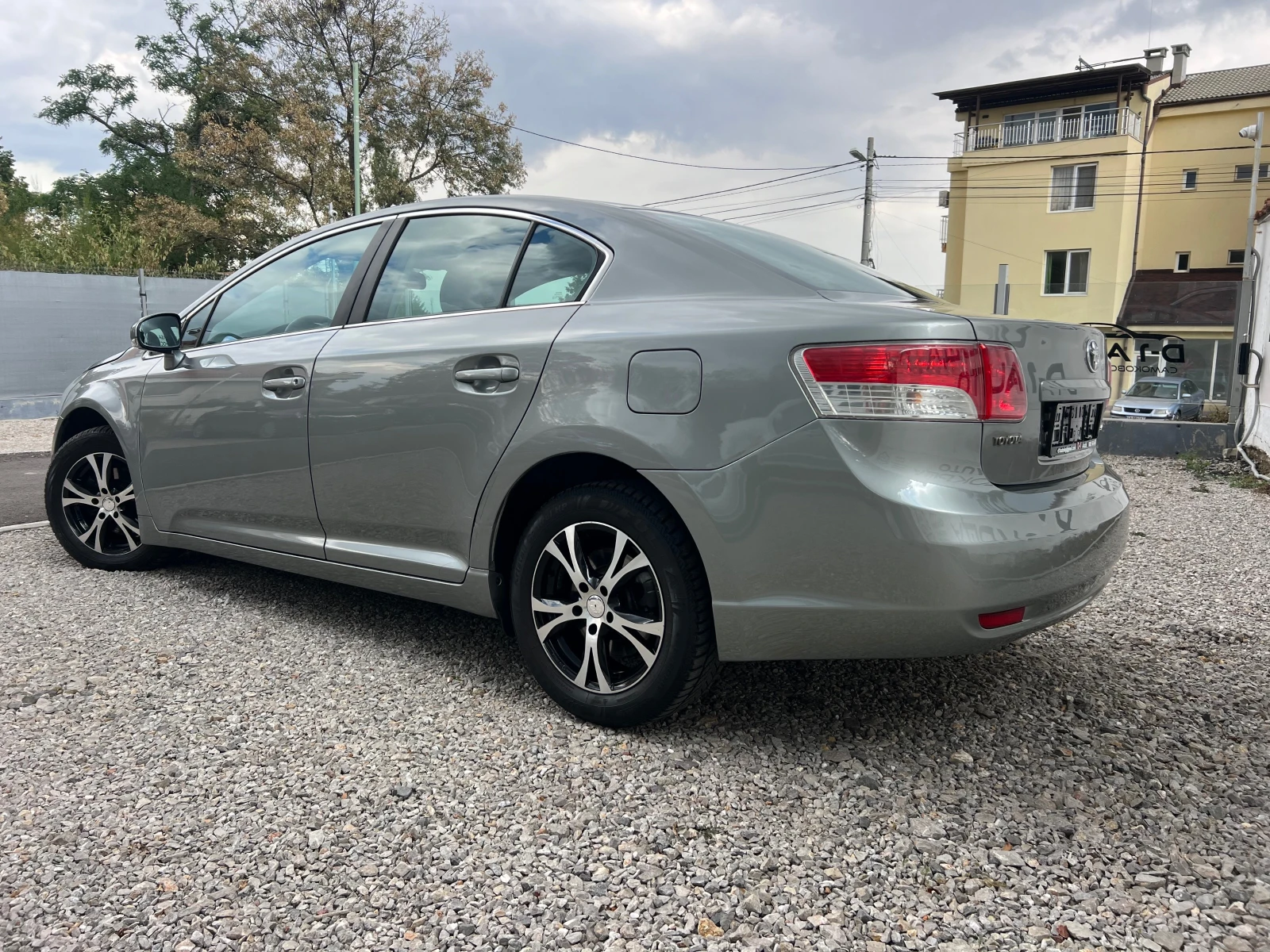 Toyota Avensis 1.6-SOLL - изображение 6