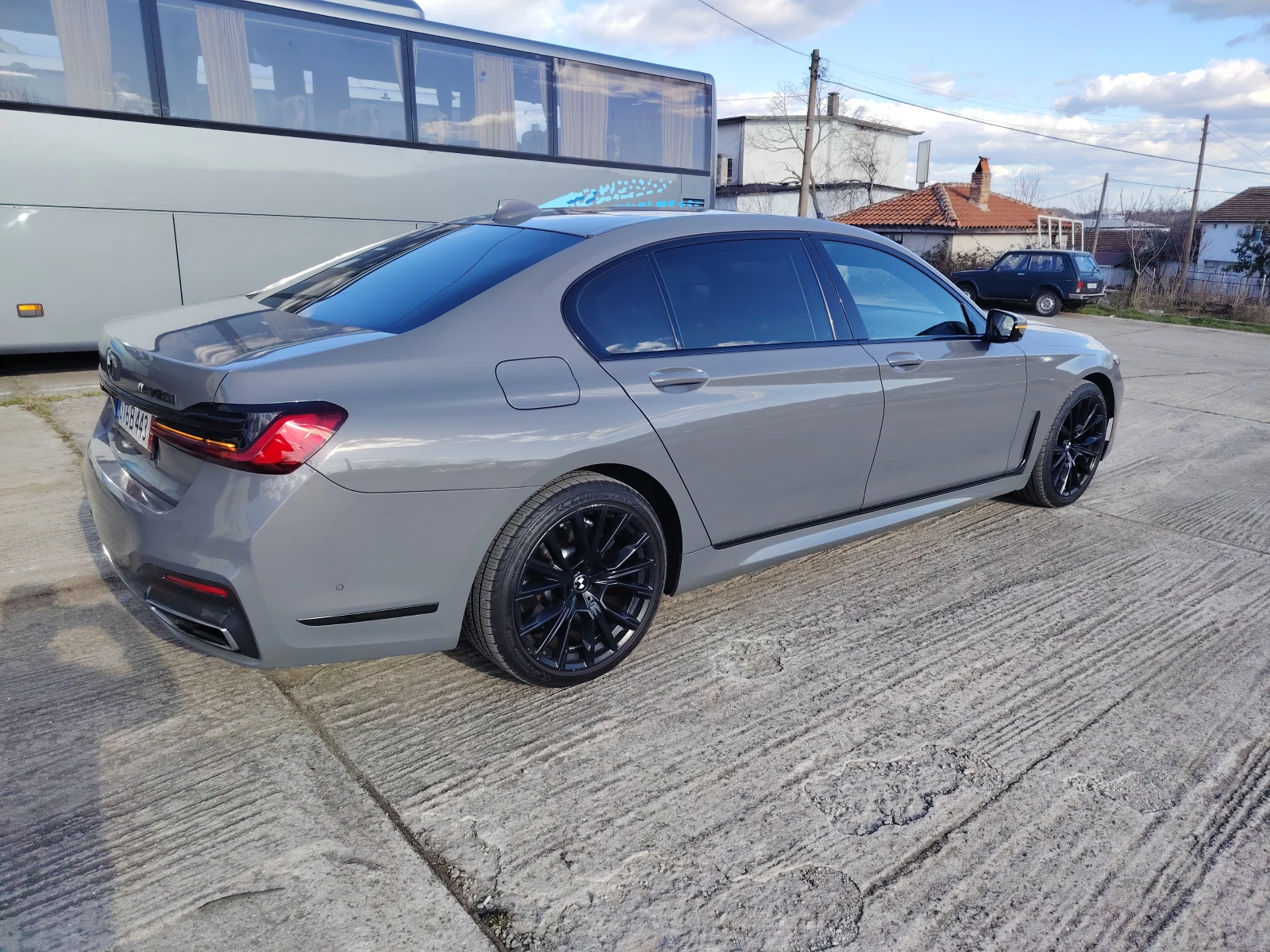 BMW 750 I L X-drive  - изображение 4