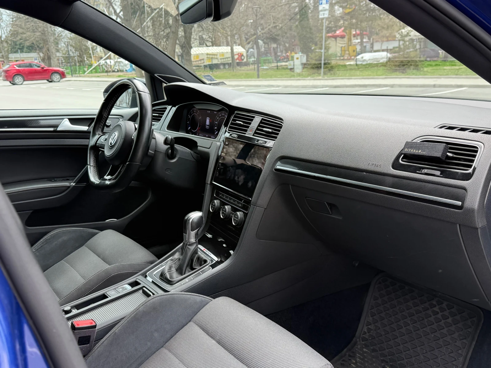 VW Golf, снимка 9 - Автомобили и джипове - 54093650