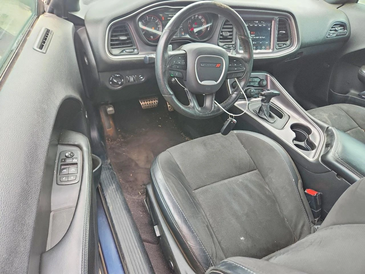 Dodge Challenger SXT, снимка 8 - Автомобили и джипове - 54602313