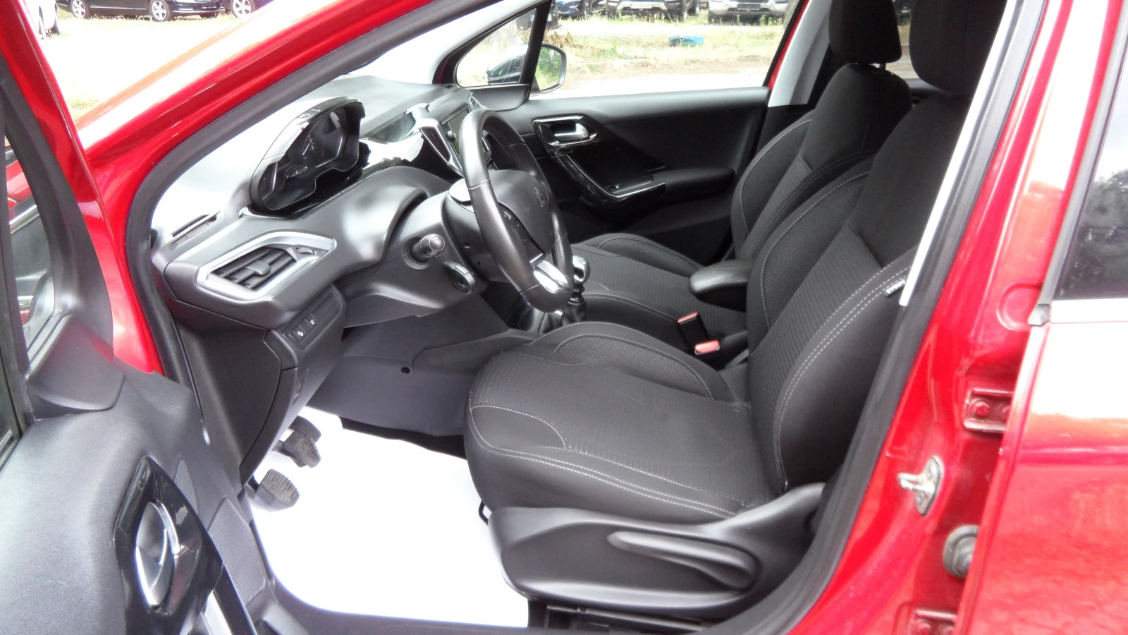 Peugeot 208 TECH EDITION, снимка 9 - Автомобили и джипове - 55014878