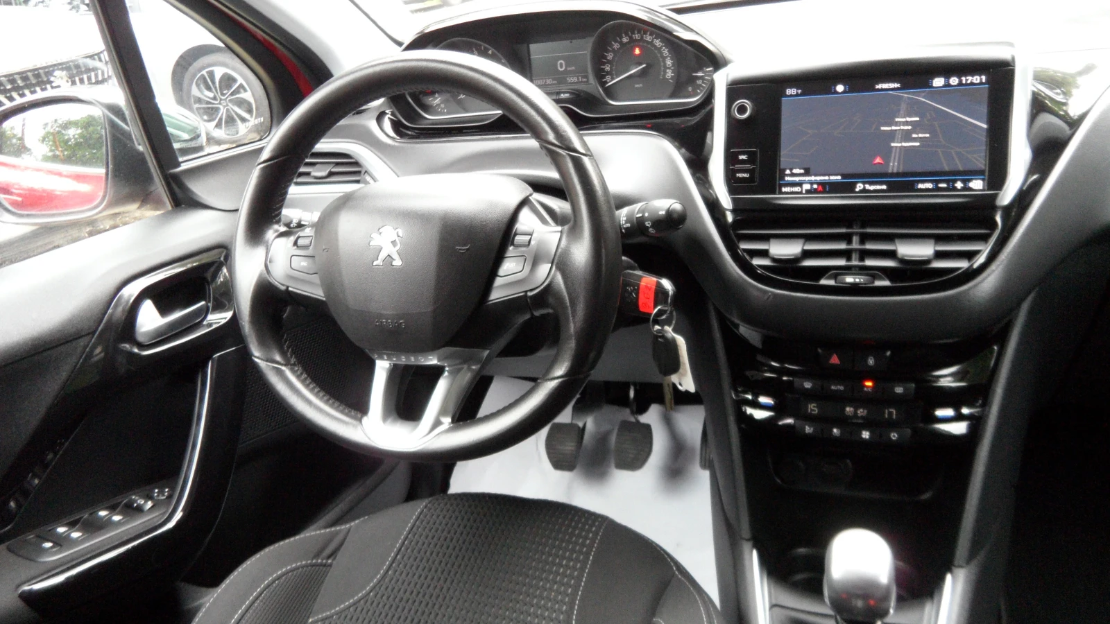 Peugeot 208 TECH EDITION, снимка 12 - Автомобили и джипове - 55014878