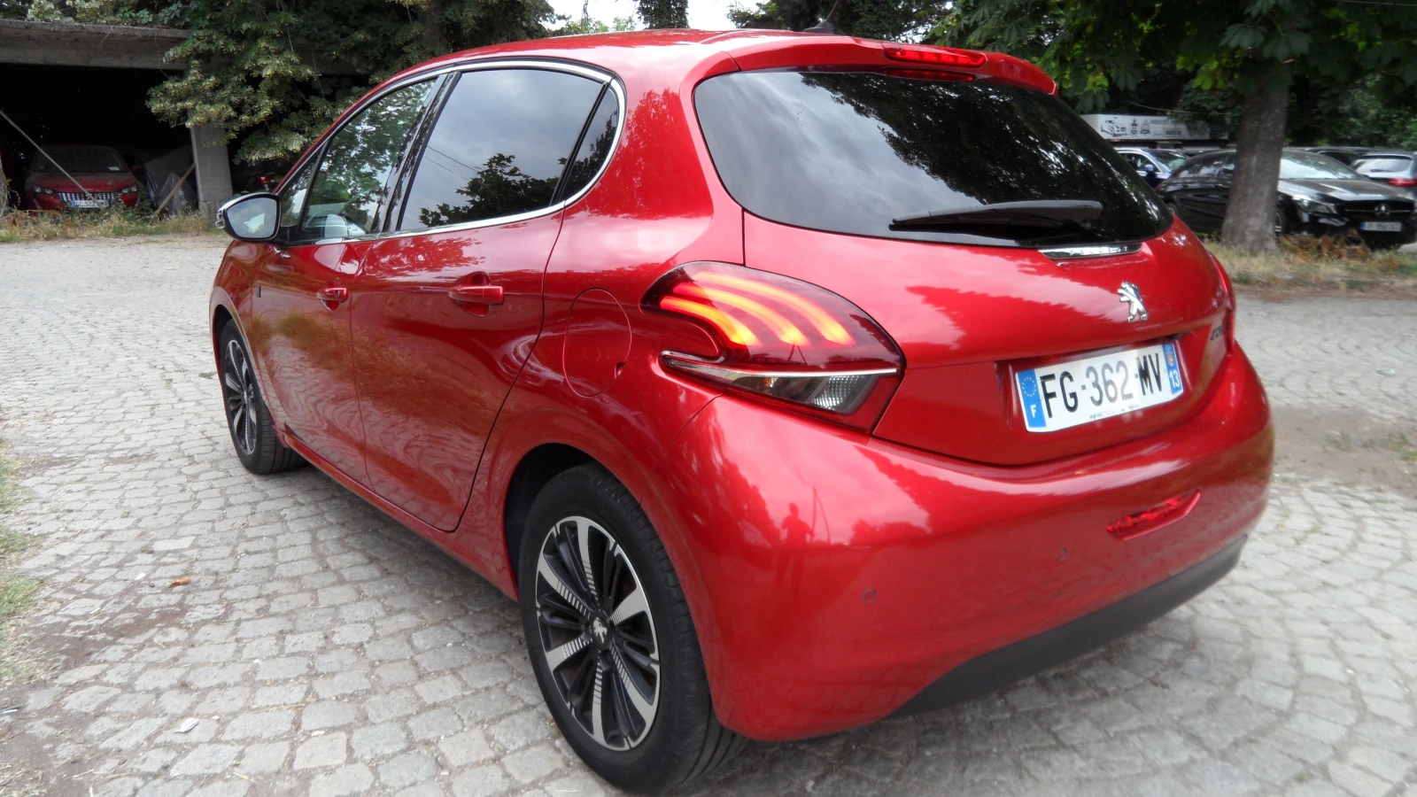 Peugeot 208 TECH EDITION, снимка 8 - Автомобили и джипове - 55014878