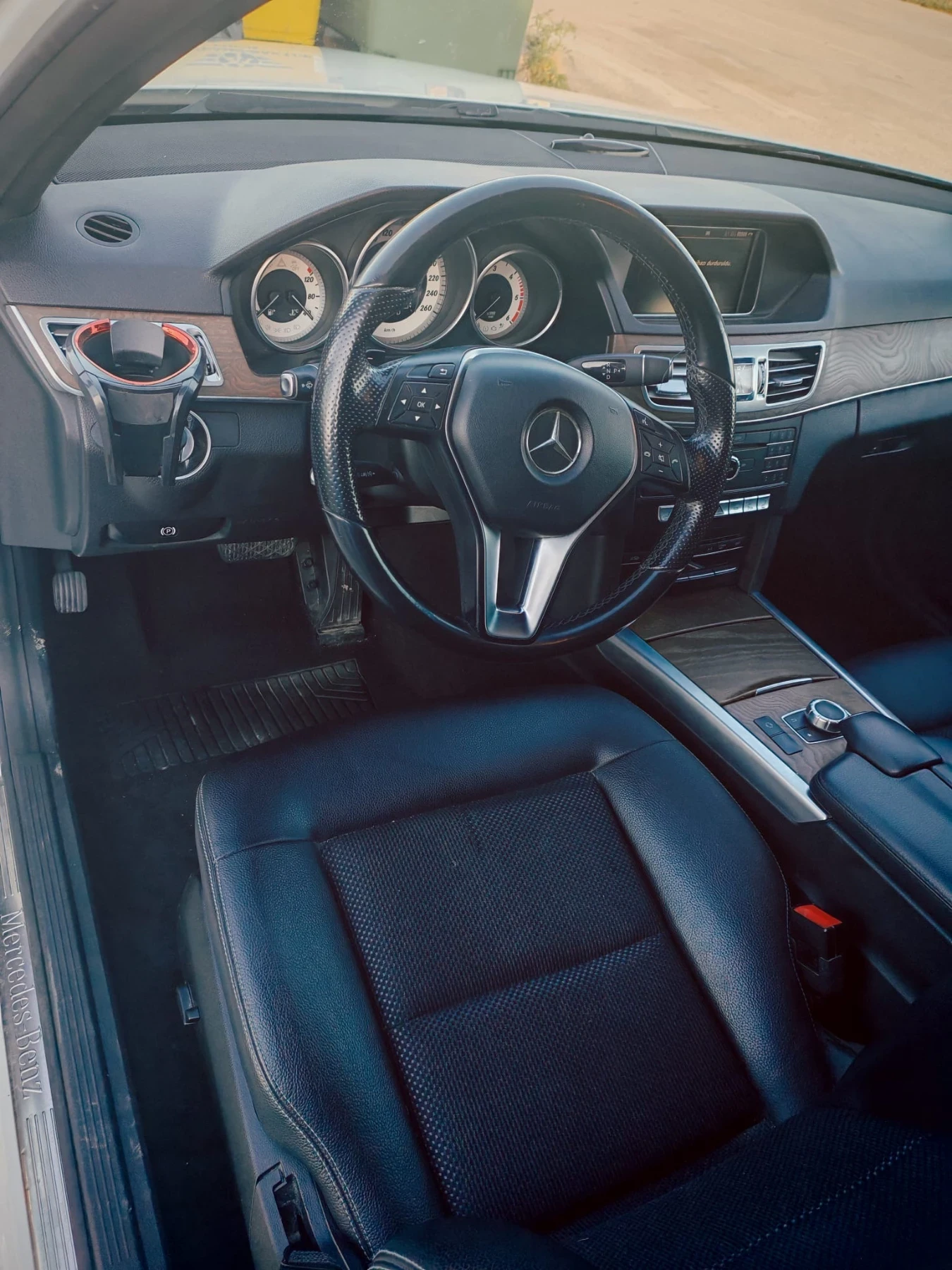 Mercedes-Benz E 200, снимка 15 - Автомобили и джипове - 55373959