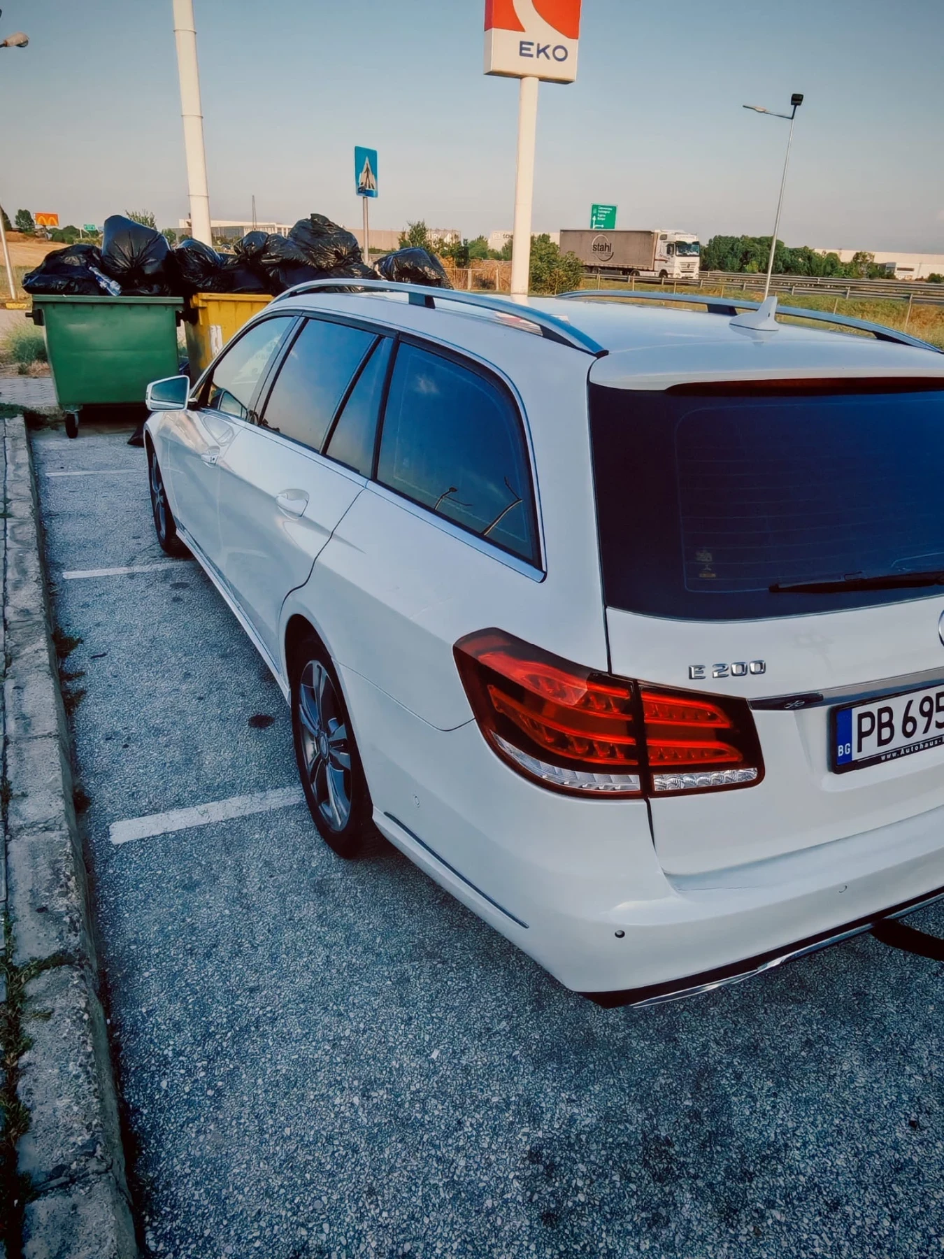 Mercedes-Benz E 200, снимка 13 - Автомобили и джипове - 55373959