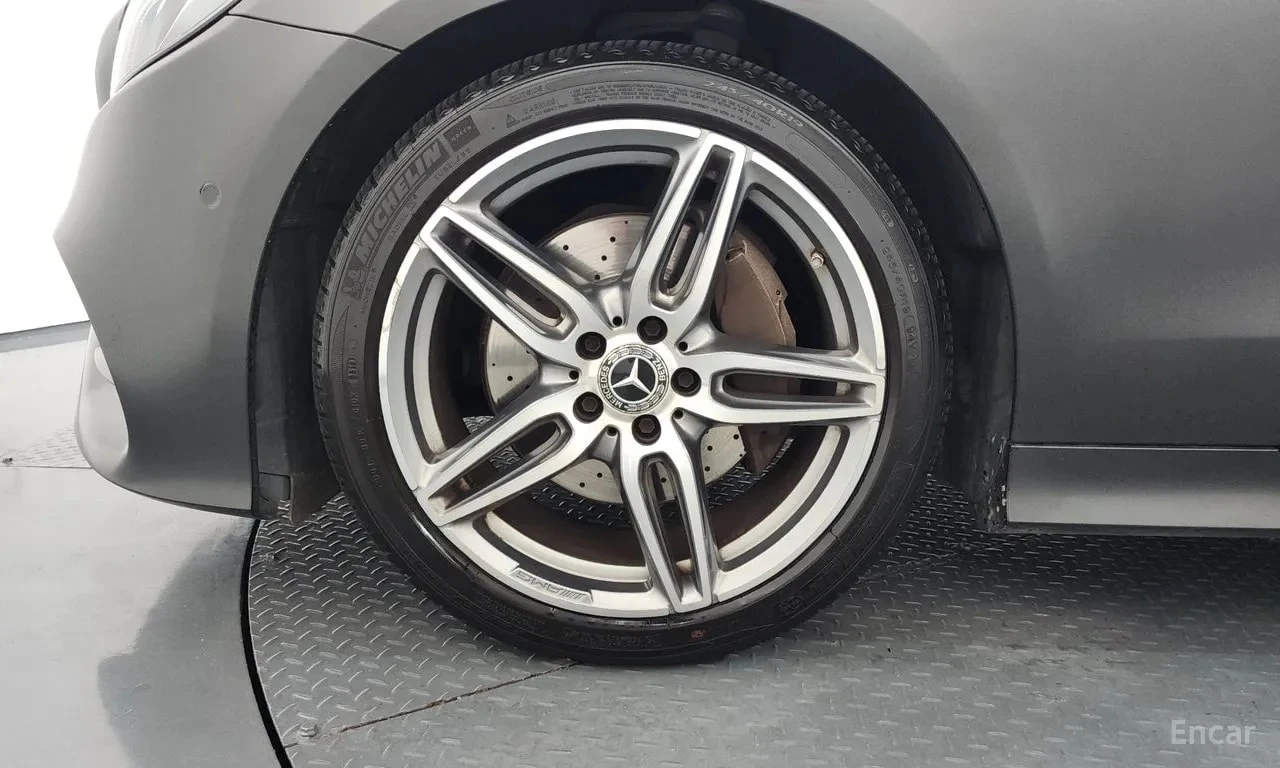 Mercedes-Benz E 220 * COUPE * ЦЕНА ДО БЪЛГАРИЯ * , снимка 5 - Автомобили и джипове - 56084345