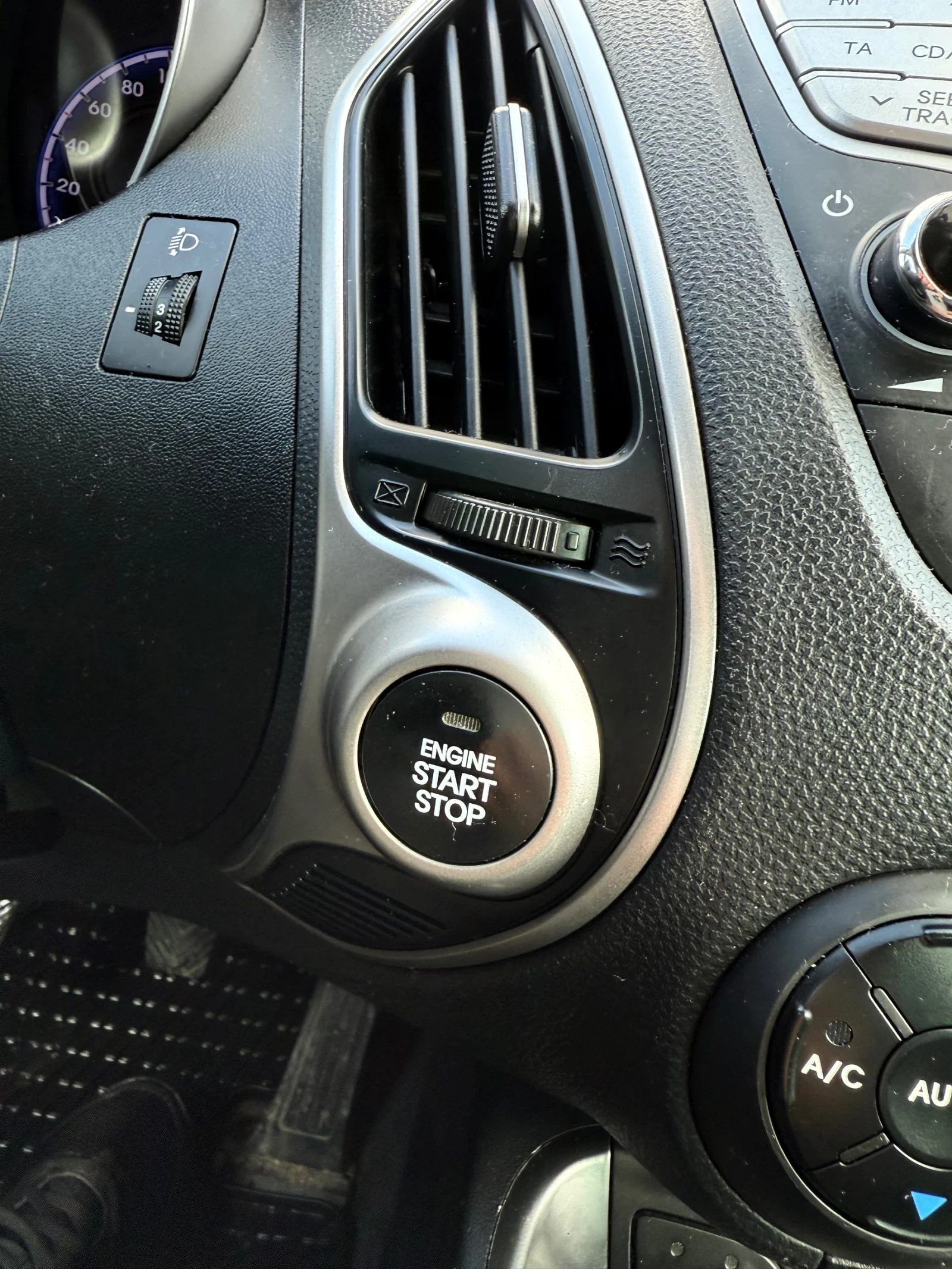 Hyundai IX35 136CRDI Start Stop 4х4 FULL, снимка 11 - Автомобили и джипове - 53741059