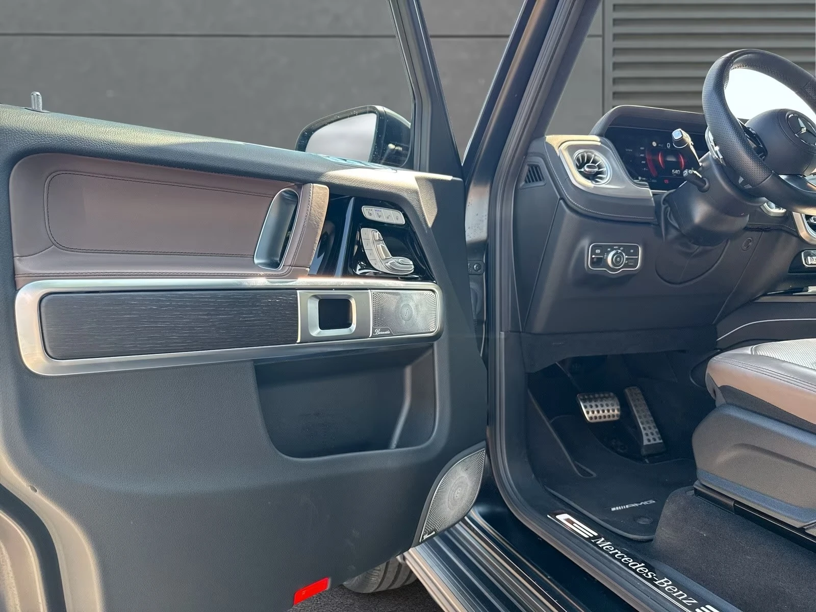 Mercedes-Benz G 500 AMG / 4 MATIC / FACELIFT / BURM / 360/ PANO/ NIGHT, снимка 8 - Автомобили и джипове - 55183830