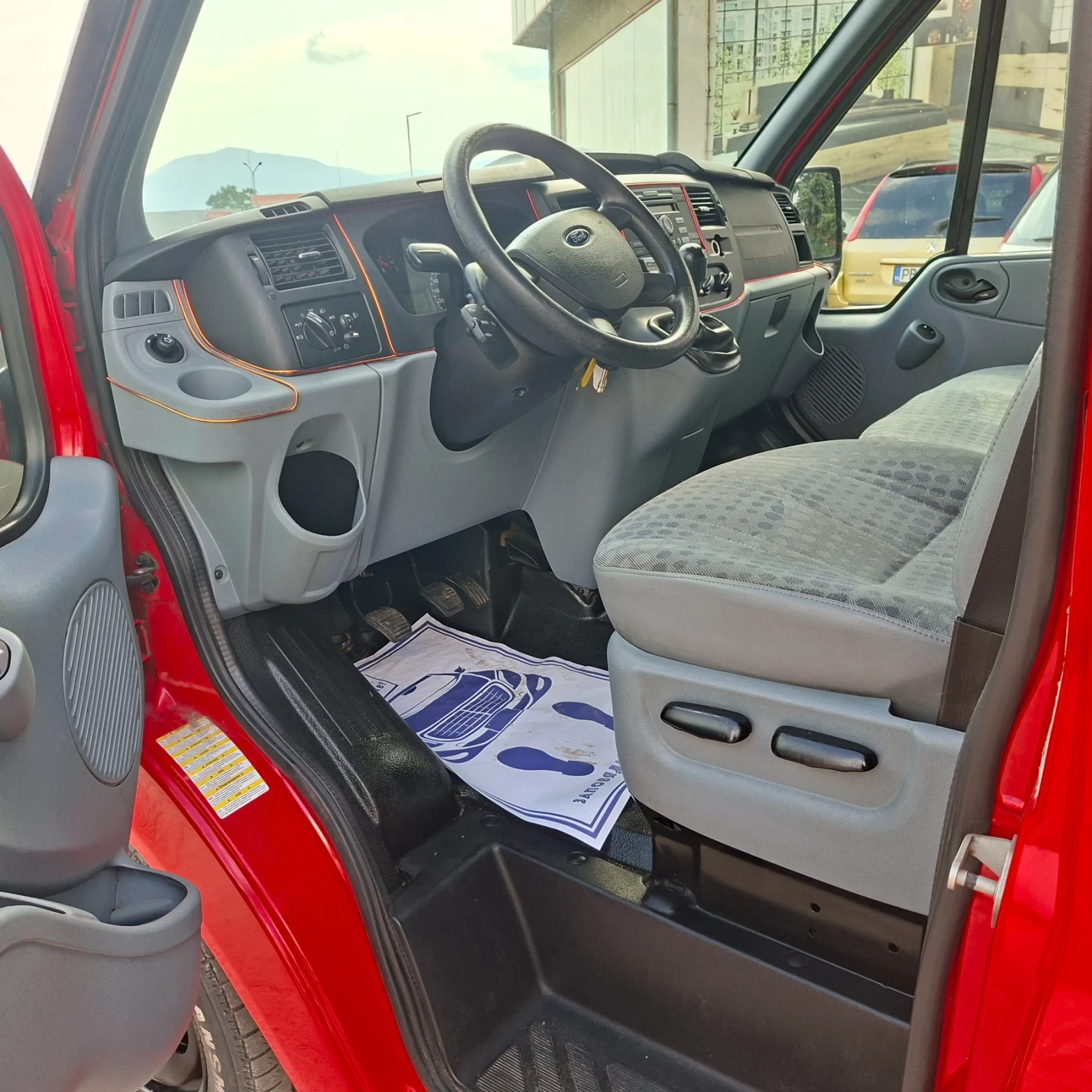 Ford Transit 2.0 Tdci 225000km 6skorost zaden klimatik, снимка 9 - Бусове и автобуси - 55656761