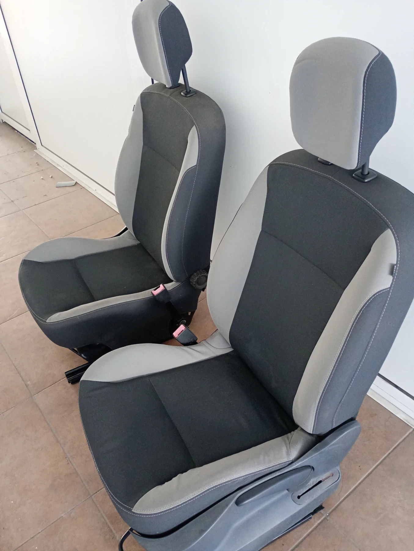 Предни седалки за Рено Клио 3, снимка 3 - Части - 54093110