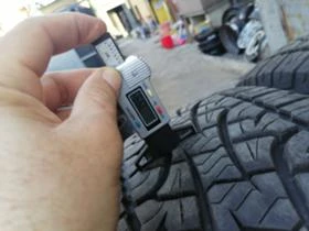 Гуми Зимни 235/65R17, снимка 8