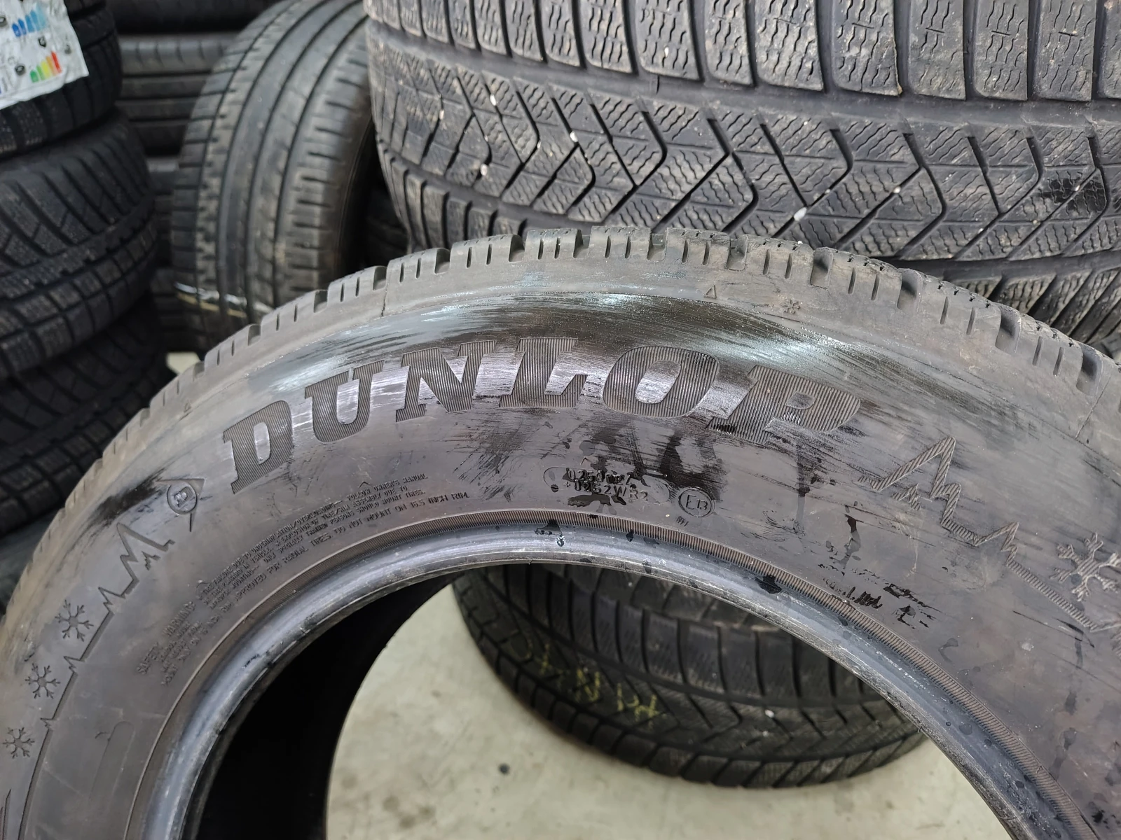 Гуми Зимни 215/70R16, снимка 4 - Гуми и джанти - 54087960